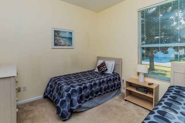 Two Twins Bedroom 4 (Angle)
32" Smart TV