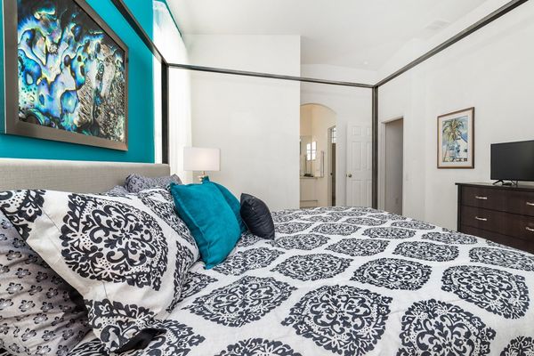 Master King Bedroom 1 (Angle)
40" Roku TV