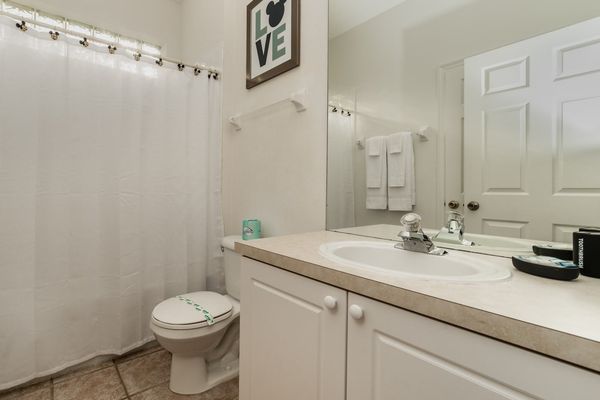Hall Bathroom 3
Tub/Shower Combo