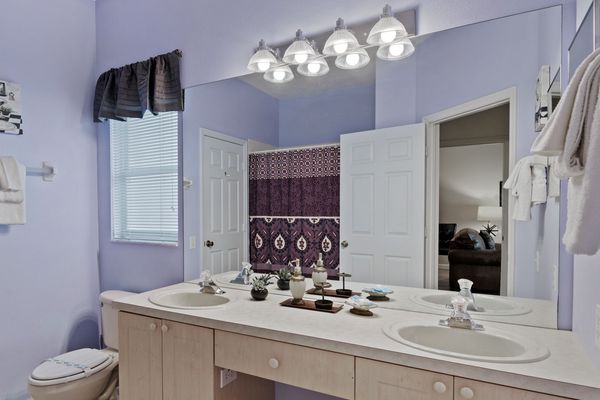 Master Queen Bathroom 1
Tub/Shower Combo