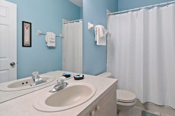 Hall Bathroom 2
Tub/Shower Combo