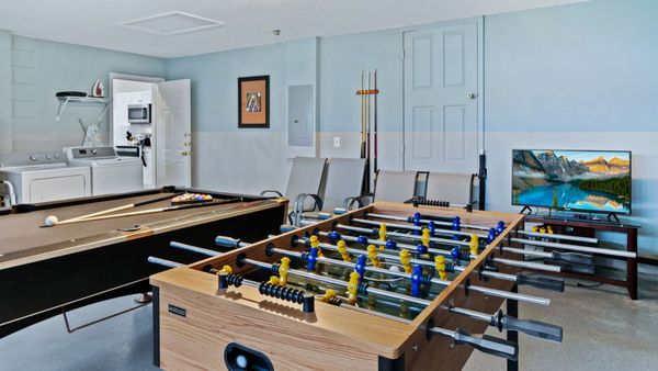 Game Room (Angle)
40" TV
Pool Table
Foosball