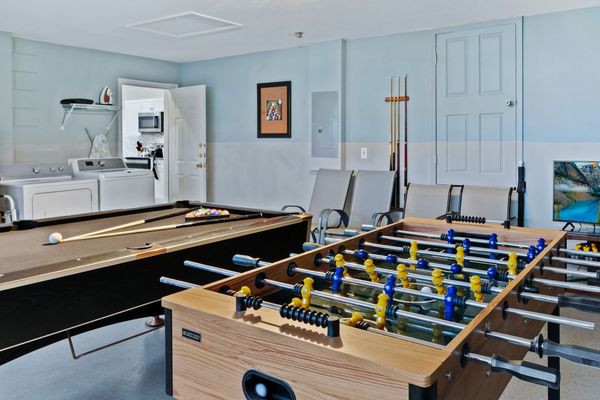 Game Room (Angle)
40" TV
Pool Table
Foosball