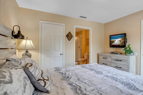 King Suite Bedroom 6 (Angle 2)