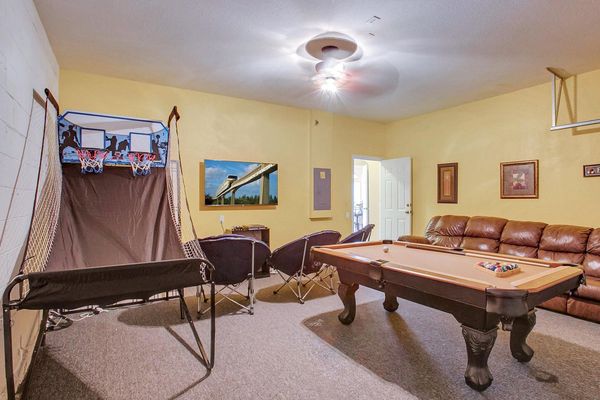 Game Room
55" Smart TV
PlayStation 4
Pool Table Basketball Hoops