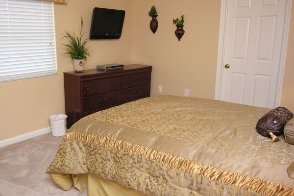 Queen Bedroom 3 (Angle)
26" Smart TV