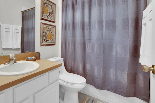 Two Twins Suite Bathroom 4
Tub/Shower Combo