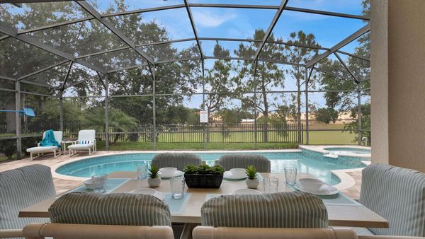 Patio Dining (Angle)