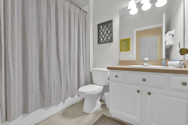 Hall Bathroom 
(Next to Bed 3)
(Tub/Shower Combo)
Downstairs