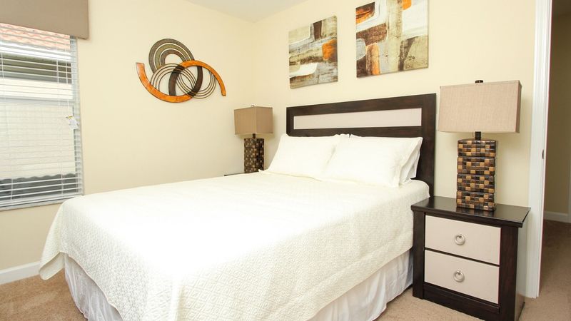 Queen Bedroom 4 Upstairs
42" TV