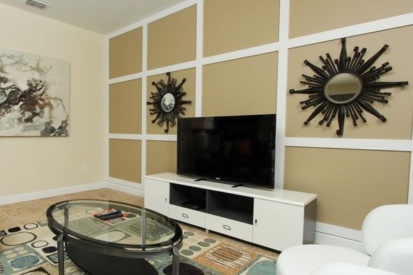 Living Room (Angle)
50" Smart TV