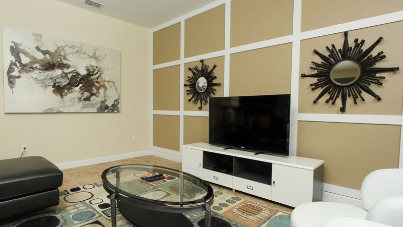 Living Room (Angle)
50" Smart TV