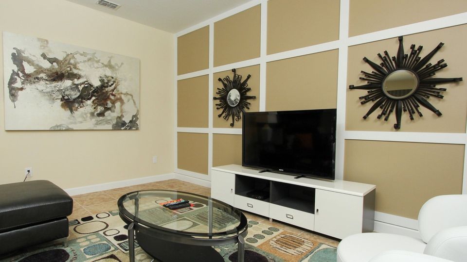 Living Room (Angle)
50" Smart TV