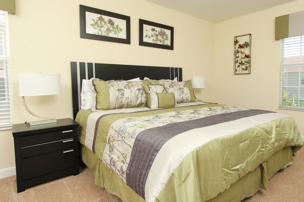 King Suite Bedroom 2 Upstairs
50" TV
Attached Bathroom-Shower