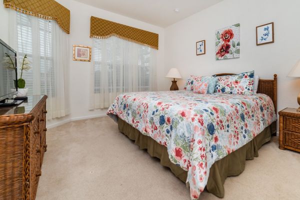 Master King Bedroom 2 Downstairs
Attached Bathroom