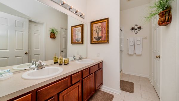 Master King Bathroom 2
Downstairs
Shower
