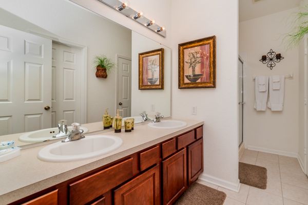 Master King Bathroom 2
Downstairs
Shower