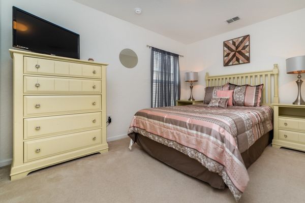 Queen Suite Bedroom 3 Downstairs
Shared Bathroom
32" Roku TV