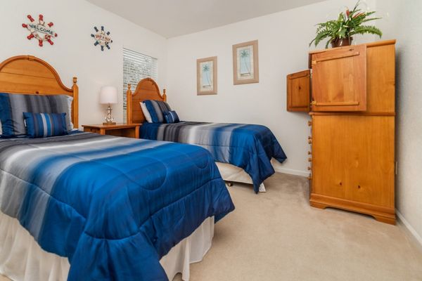 Two Twins Suite Bedroom 4
Upstairs
Attached Bathroom
Tub/Shower Combo