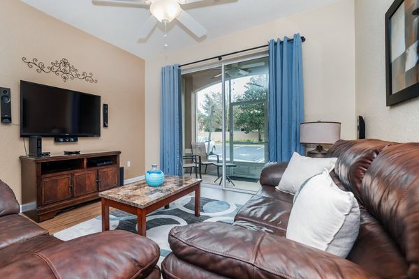 Living Room (Angle)
52" TV
Sound System
PS3