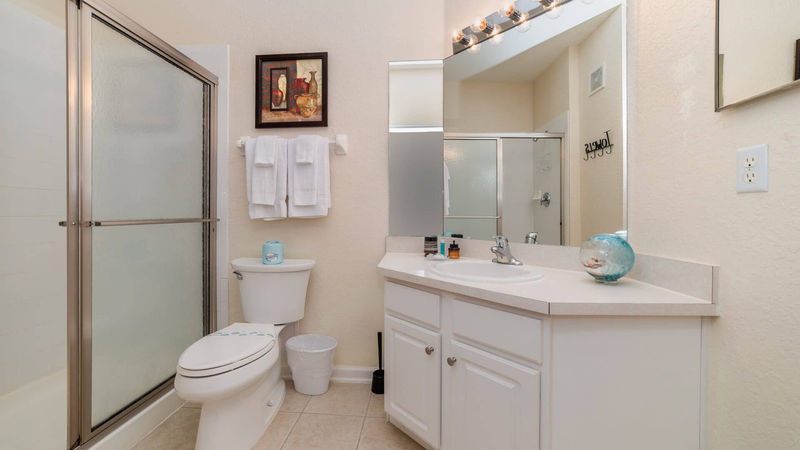 Master King Bathroom 1
(Shower)