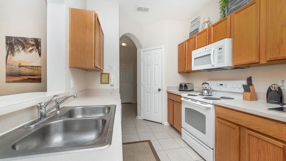 Kitchen (Angle)