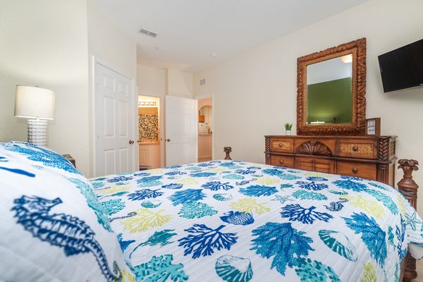 Master King Bedroom 1 (Angle)
32" Roku TV