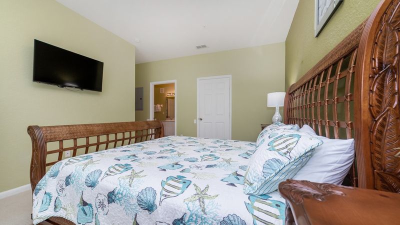 King Bedroom 2 (Angle)
42" Smart TV