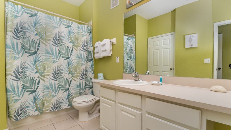 Shared Bathroom-Tub/Shower Combo