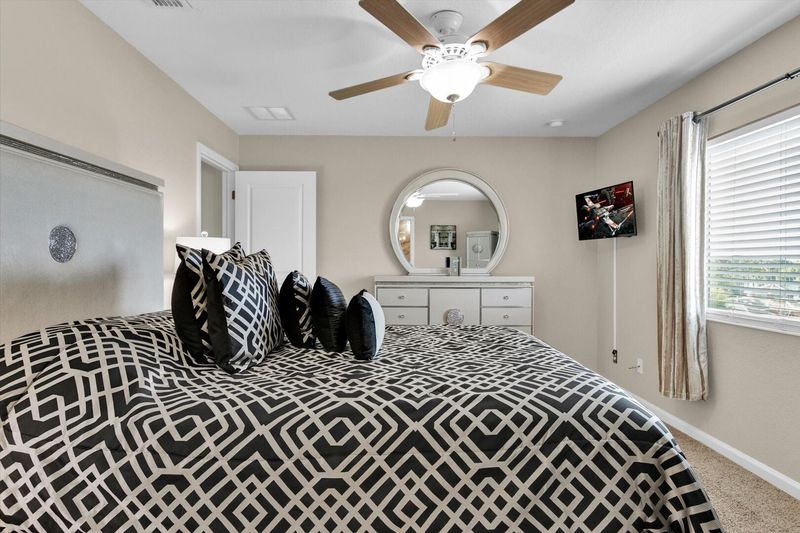 Queen Suite Bedroom 3 (Angle)
50" Smart TV
TV has beeen updated