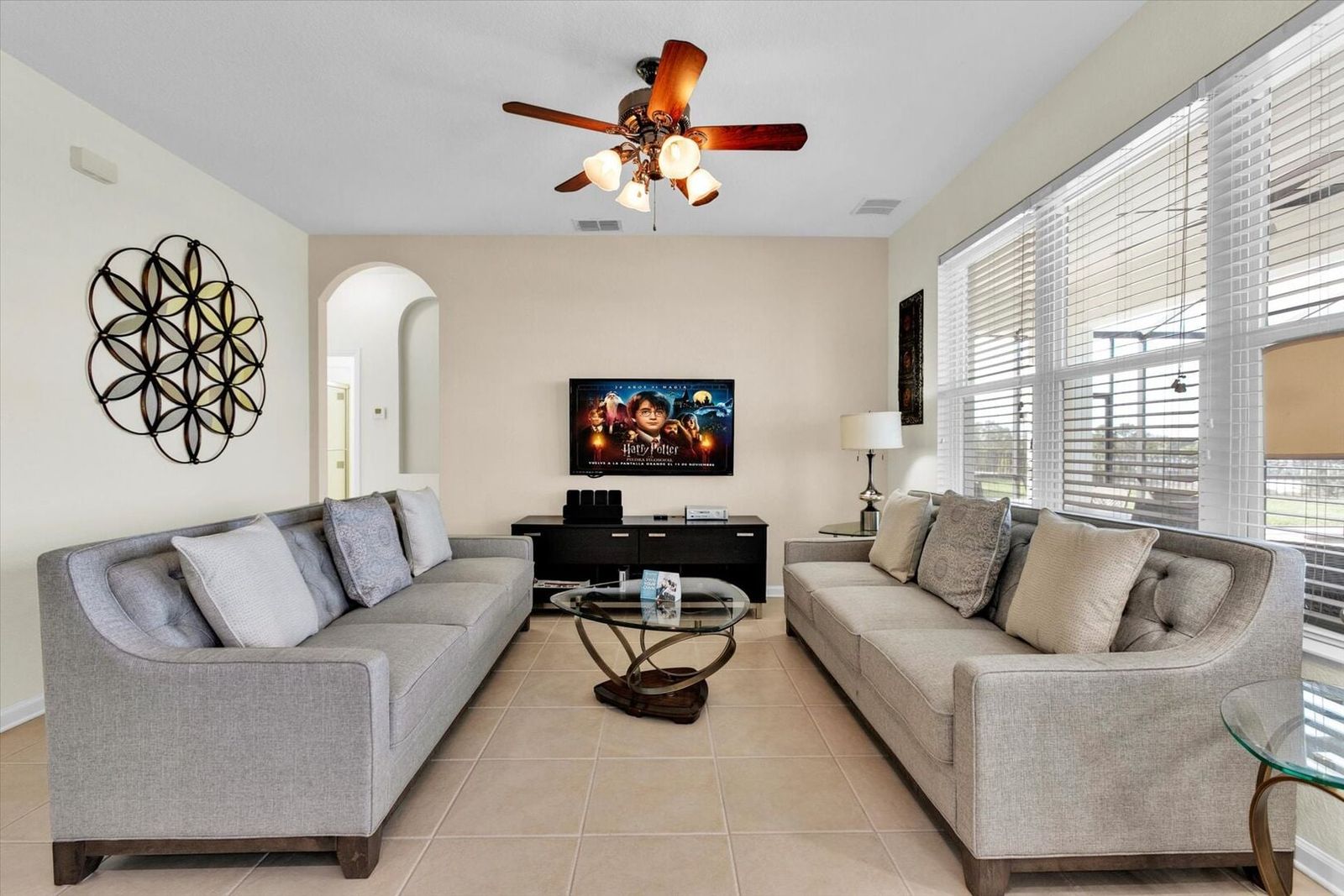 Family Room
85" Smart TV