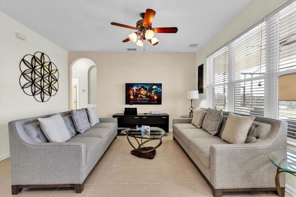 Family Room
85" Smart TV