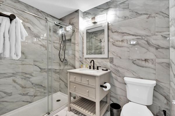 Queen Suite Bathroom 3 Upstairs
Shower