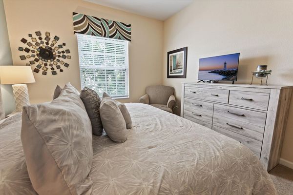 Master King Bedroom 1 (Angle)
32" Roku TV