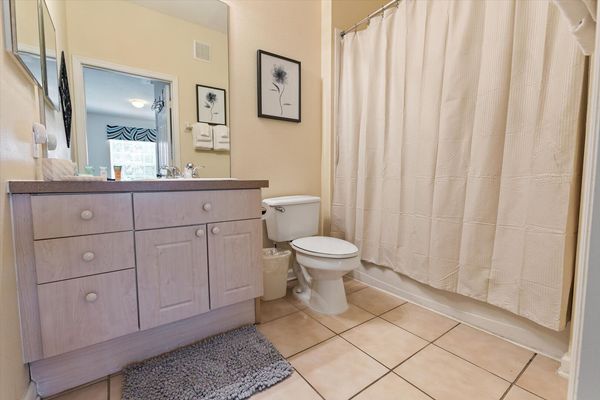Master King Bathroom 1
Tub/Shower Combo