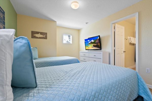 Two Twins Bedroom 5 (Angle)
46" TV