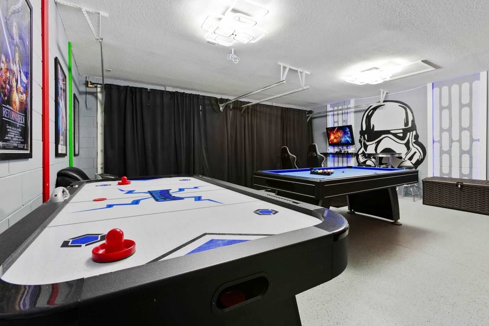 Game Room
Pool Table, Air Hockey
Has AC