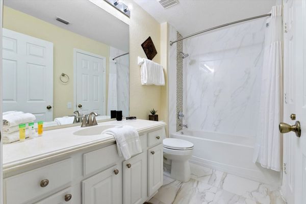 Two Twins Bathroom 3
Downstairs-Shared
Tub/Shower Combo