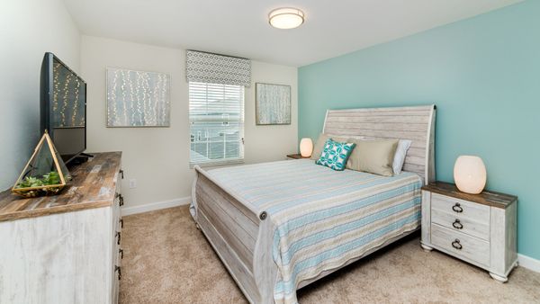 Queen Bedroom (Angle)
Upstairs
