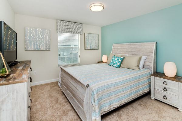 Queen Bedroom (Angle)
Upstairs