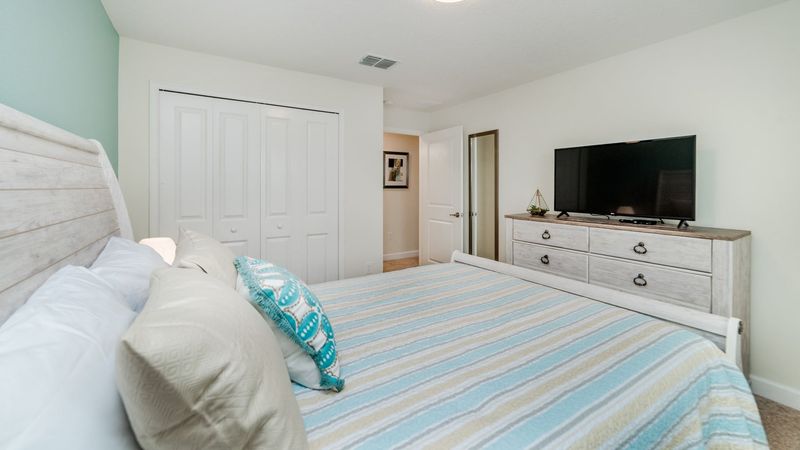 Queen Bedroom 2
43" Smart TV