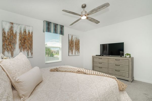 Queen Bedroom 7 (Angle)
43" Smart TV