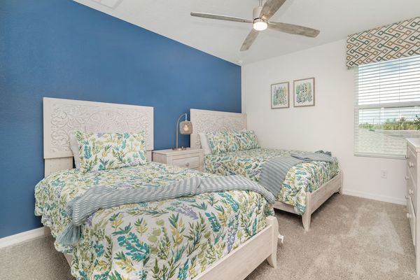 Twin/Full Bedroom 6 Upstairs
Shared Bathroom
43" Smart TV