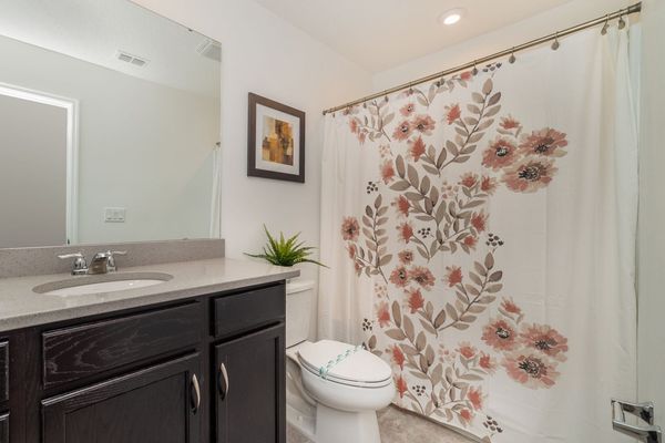 Hall Bathroom 6 Upstairs
Tub/Shower Combo