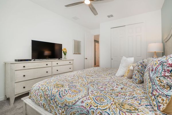 King Bedroom 3 (Angle)
43" Smart TV