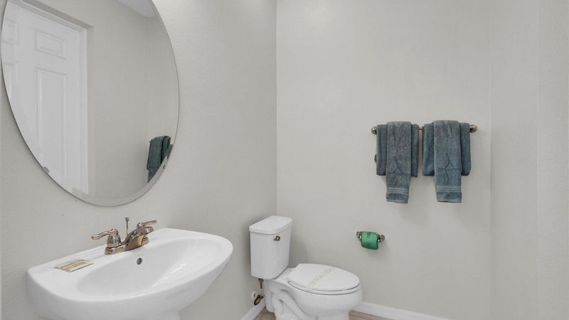 Half Bathroom 5
Has Door to Pool