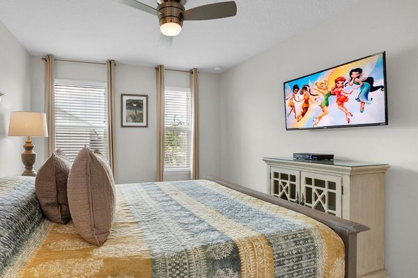 Queen Suite Bedroom 3 (Angle)
43" Roku TV