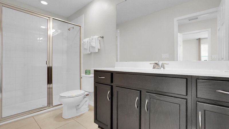 Queen Suite Bathroom 3
Upstairs
Shower