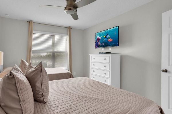 Twin/Double Bedroom 5 (Angle)
43" Roku TV