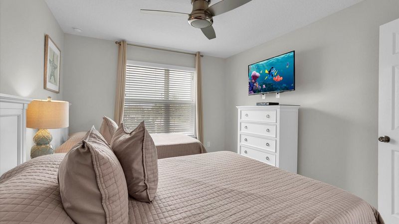 Twin/Double Bedroom 5 (Angle)
43" Roku TV